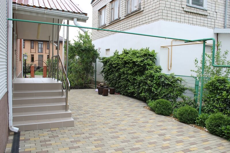 Фото двора готового дома в Краснодаре 214 м2 (5)