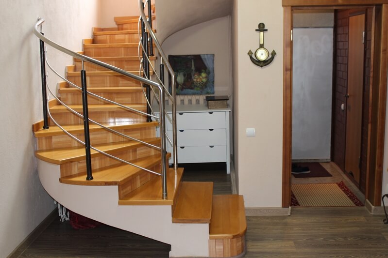 Фото лестницы готового дома в Краснодаре 214 м2
